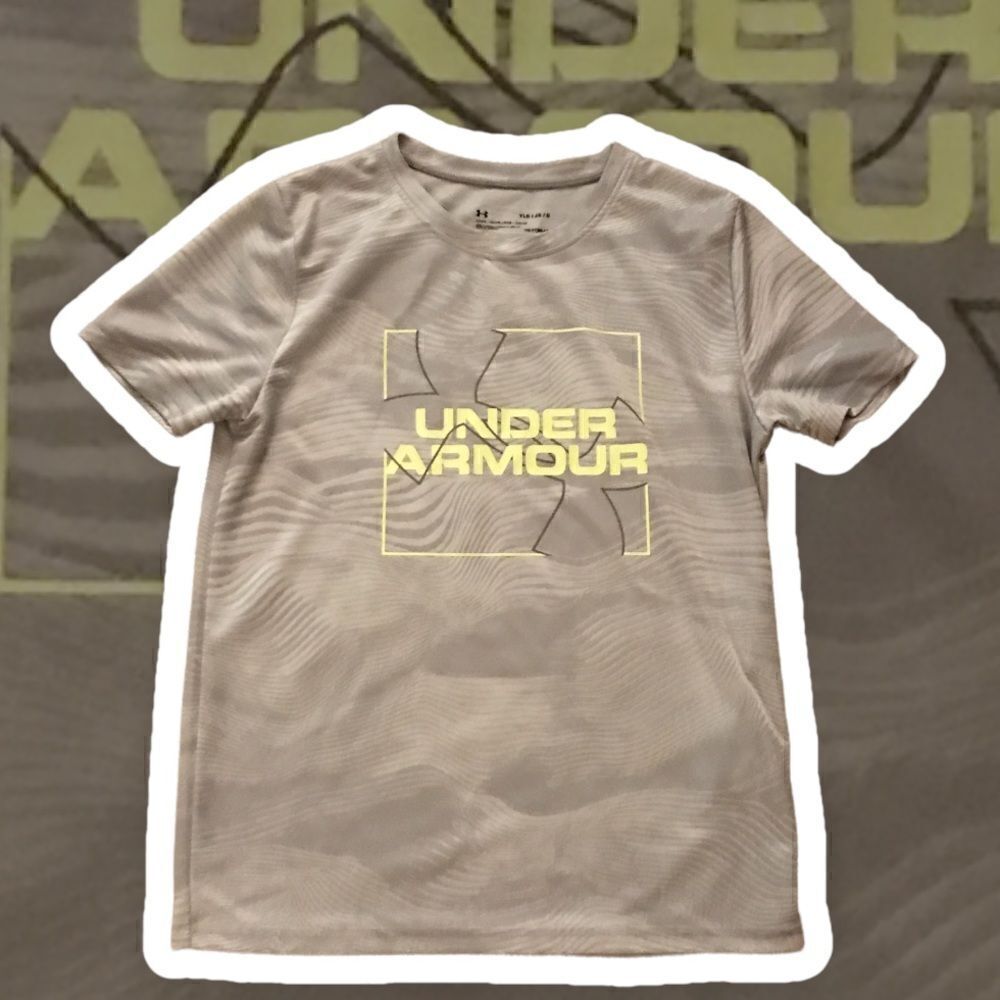 Under Armour Shirt Size YLG! 👕